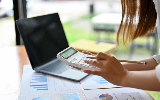 Economia-de-custos-com-a-terceirização-financeira-o-que-você-precisa-saber Economia de custos com a terceirização financeira: o que você precisa saber